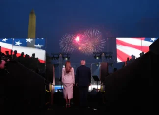 ABD Ordusunun 250. Yılı görkemli törenle kutlandı, protestolar dikkat çekti