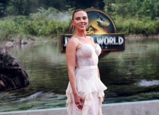 Scarlett Johansson ‘Jurassıc Park’ galasında büyüledi