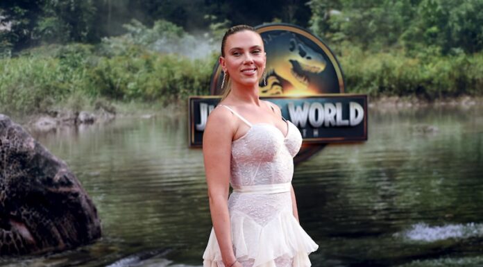 Scarlett Johansson ‘Jurassıc Park’ galasında büyüledi