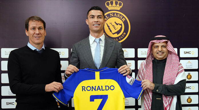 Crıstıano Ronaldo yeni sözleşmeye imza atıyor