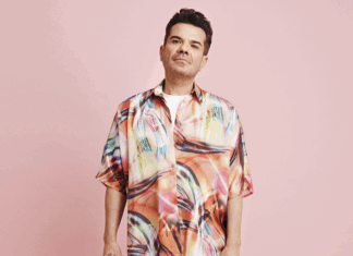 Şarkıları dans pistinde