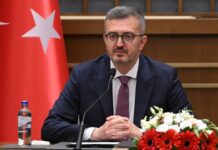 İletişim Başkanı Duran, milli sporcu Şahika Ercümen’i kutladı