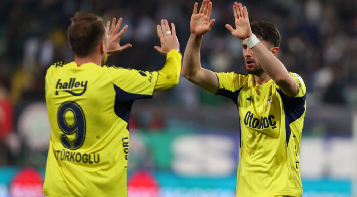 Fenerbahçe Kadıköy’de tur için sahaya çıkıyor