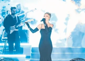 Derya Uluğ, KKTC’nin 42. kuruluş yıl dönümünde sahne aldı!