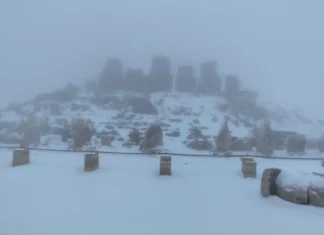 Nemrut Dağı’nda ilk kar yağdı, heykeller beyaza büründü