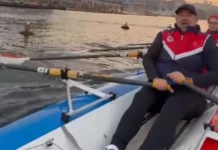 Ata Demirer, Haliç’te kürek çekti