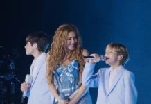 Buenos Aires sahnesinde Shakira ve oğulları