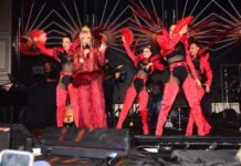 Ajda Pekkan Kıbrıs’ta sevenleriyle buluştu